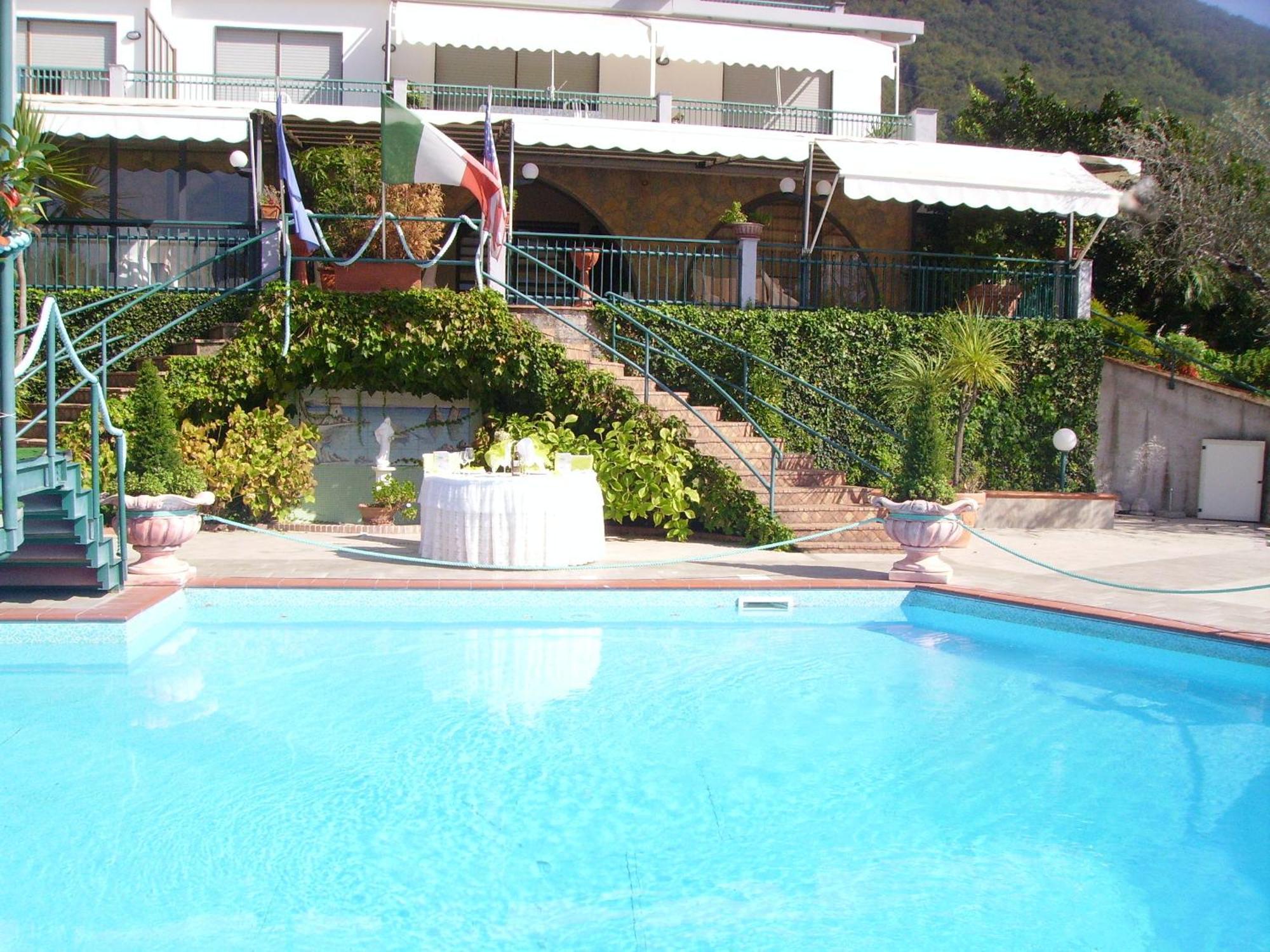 Hotel Diecimare Cava deʼ Tirreni Extérieur photo